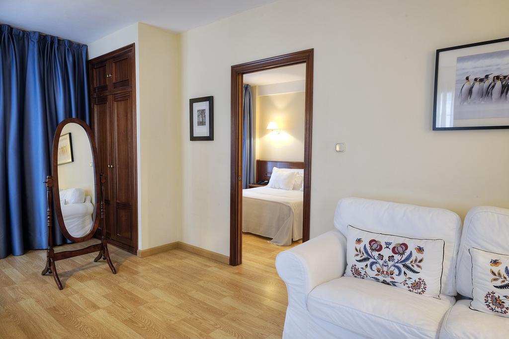 Hotel Y Apartamentos Arias Navia Bagian luar foto