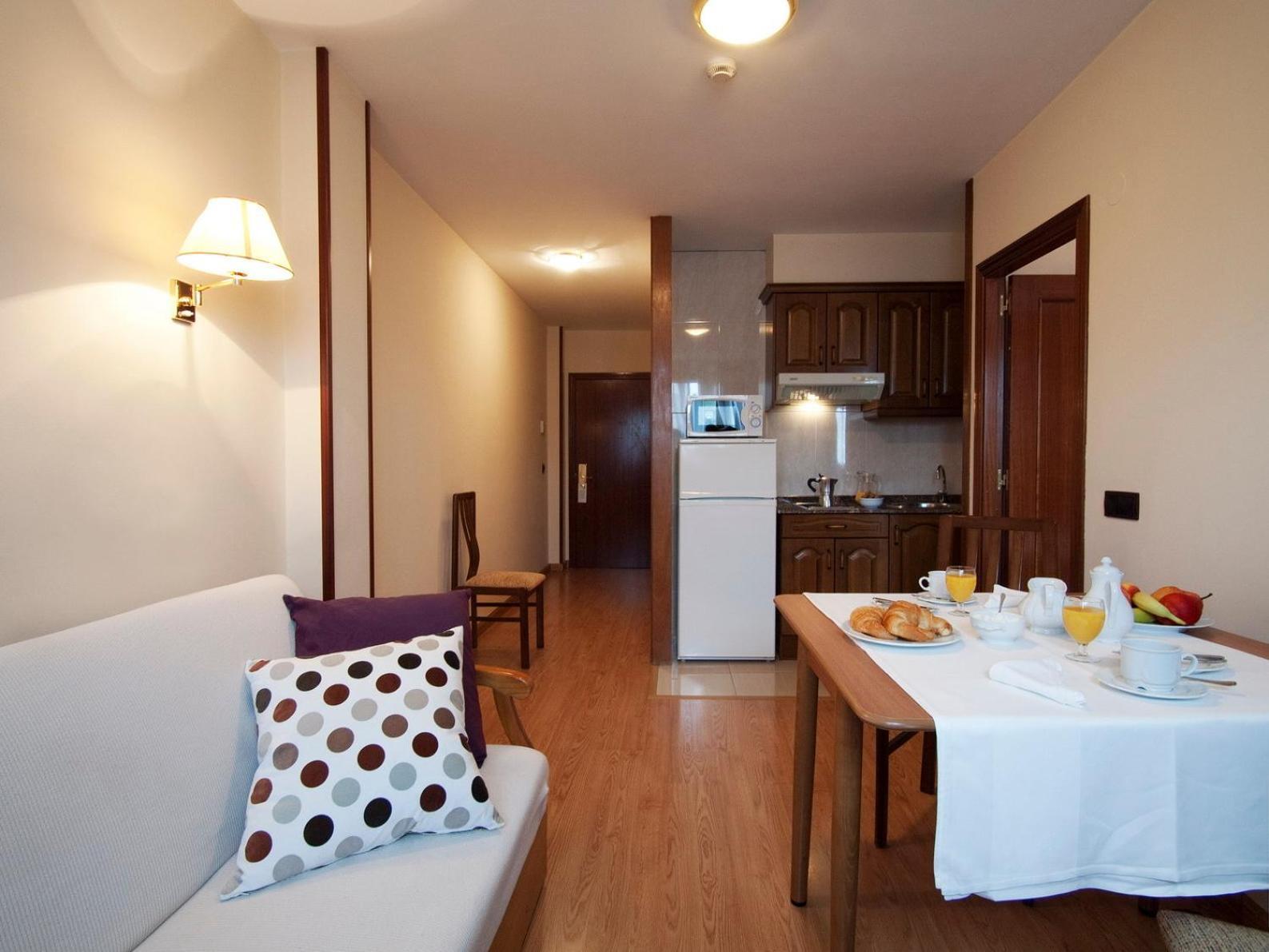 Hotel Y Apartamentos Arias Navia Bagian luar foto