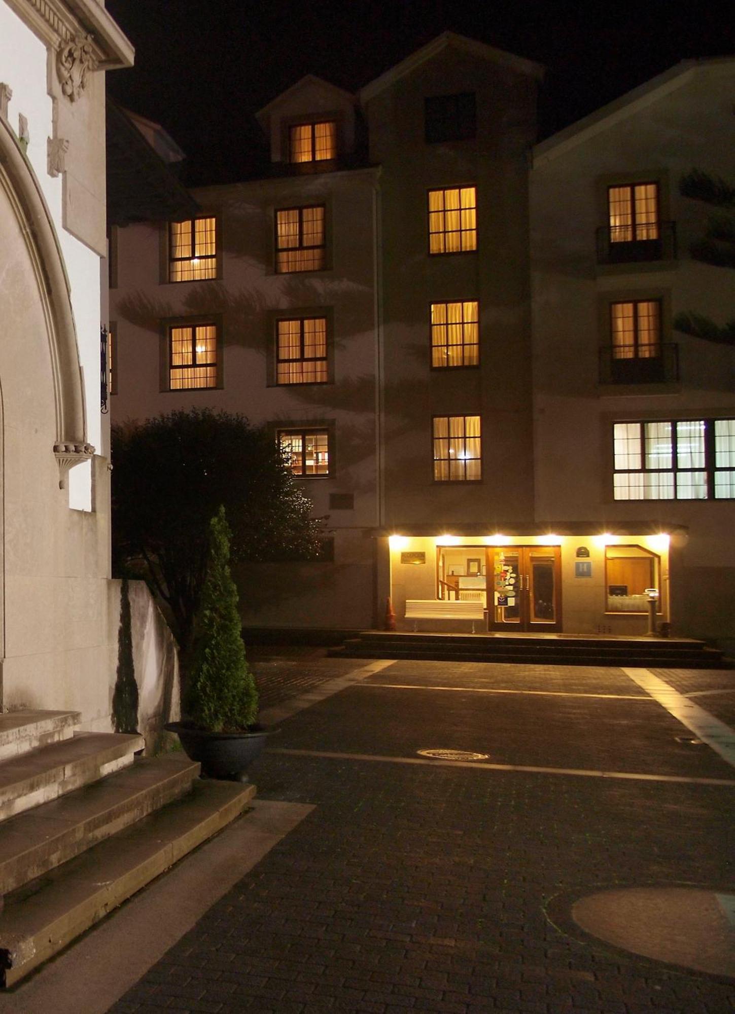 Hotel Y Apartamentos Arias Navia Bagian luar foto
