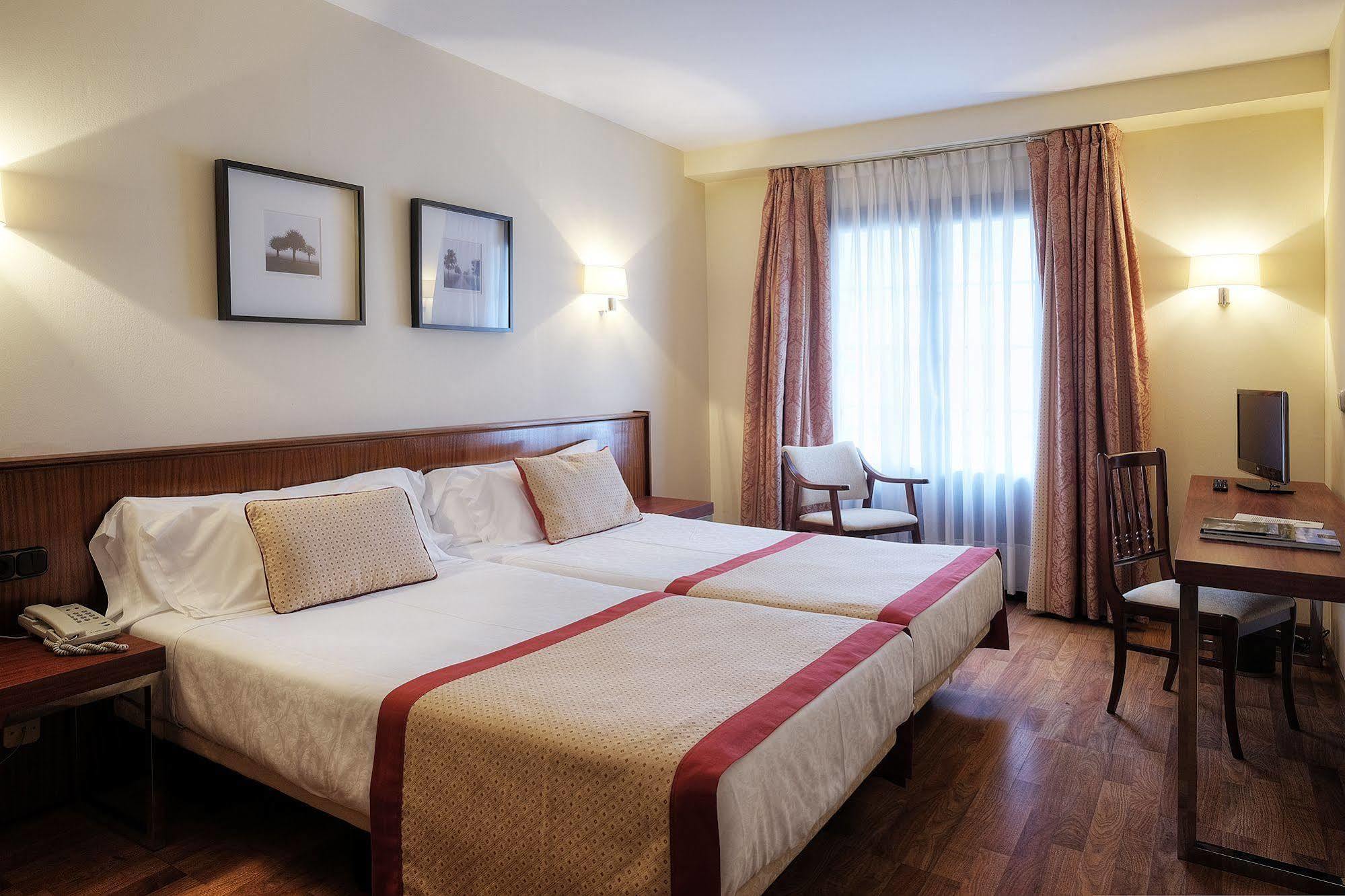 Hotel Y Apartamentos Arias Navia Bagian luar foto
