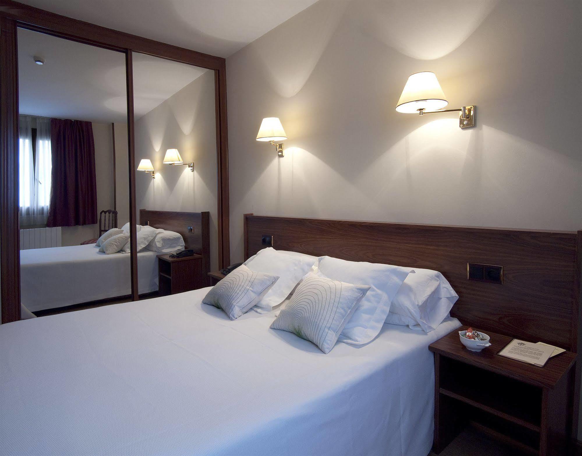 Hotel Y Apartamentos Arias Navia Ruang foto