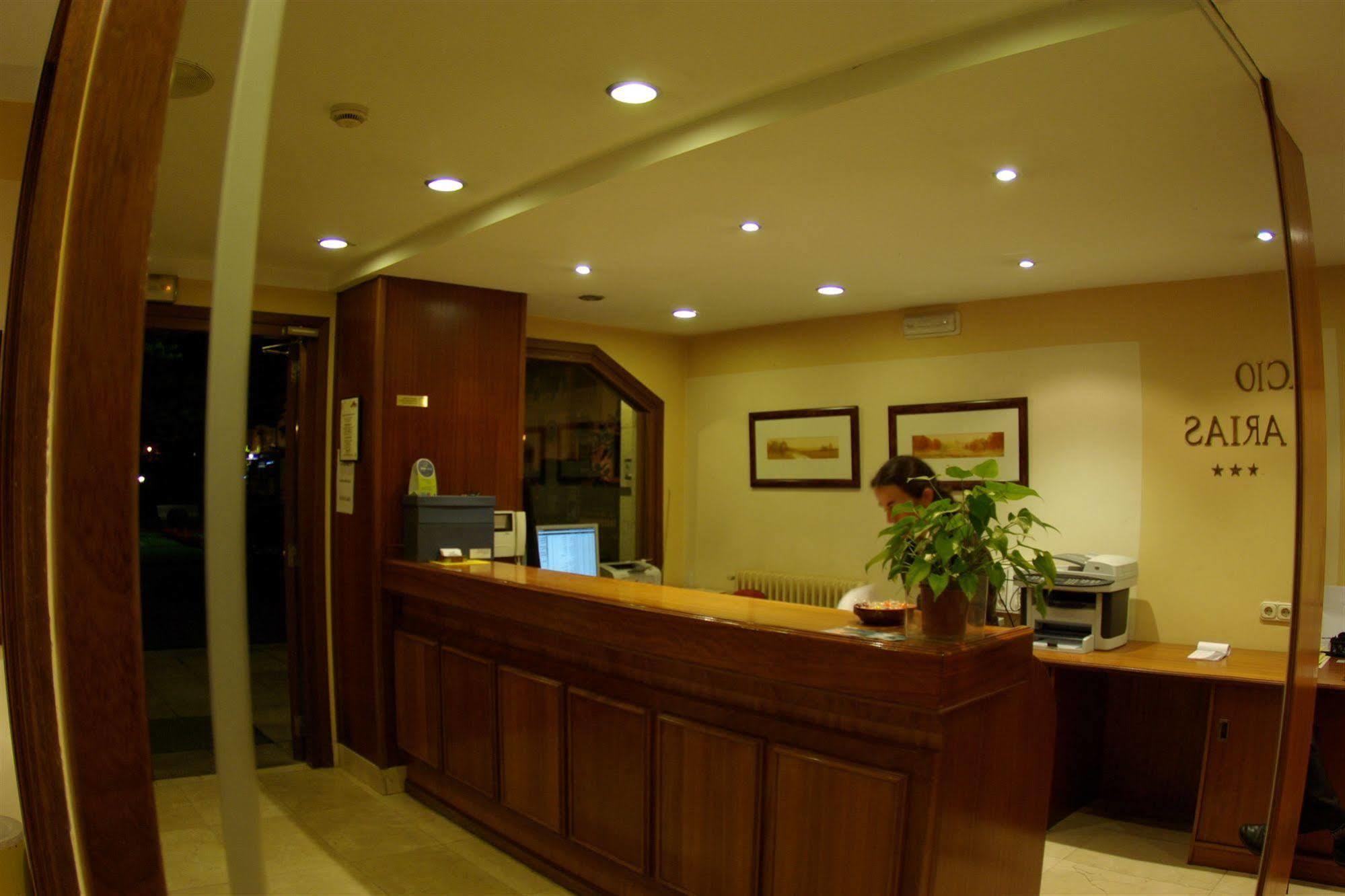 Hotel Y Apartamentos Arias Navia Bagian luar foto