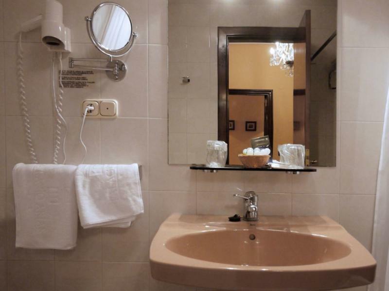 Hotel Y Apartamentos Arias Navia Bagian luar foto
