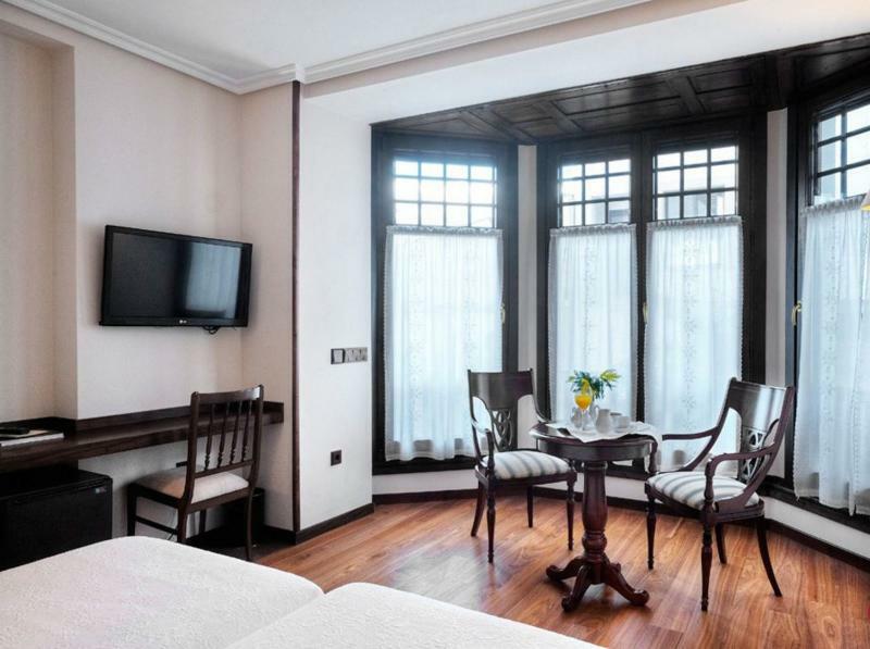 Hotel Y Apartamentos Arias Navia Bagian luar foto