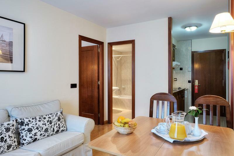 Hotel Y Apartamentos Arias Navia Bagian luar foto